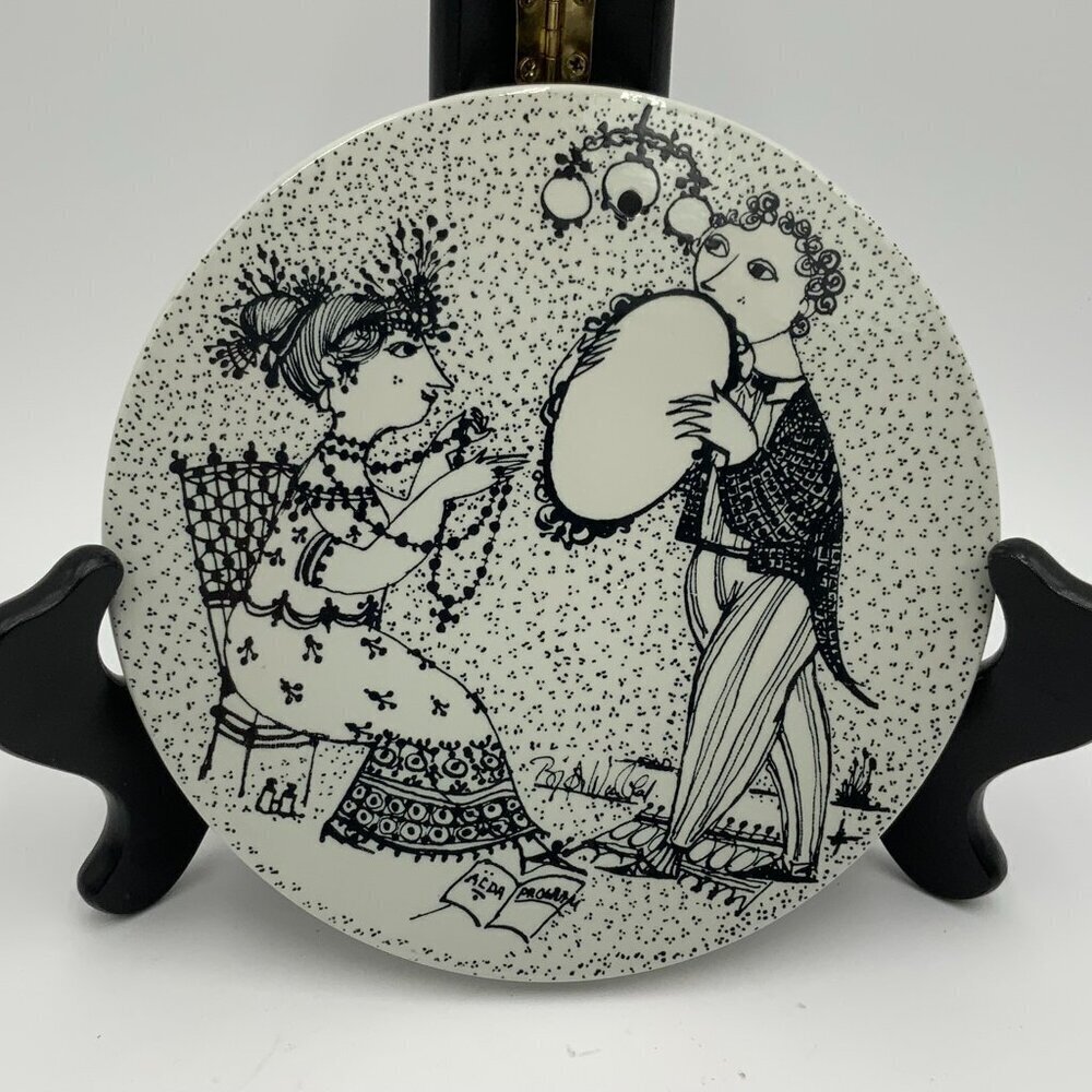 September Saison Start, Nymolle Denmark-Bjorn Wiinblad 3013-9 Trivet/Wall Plate